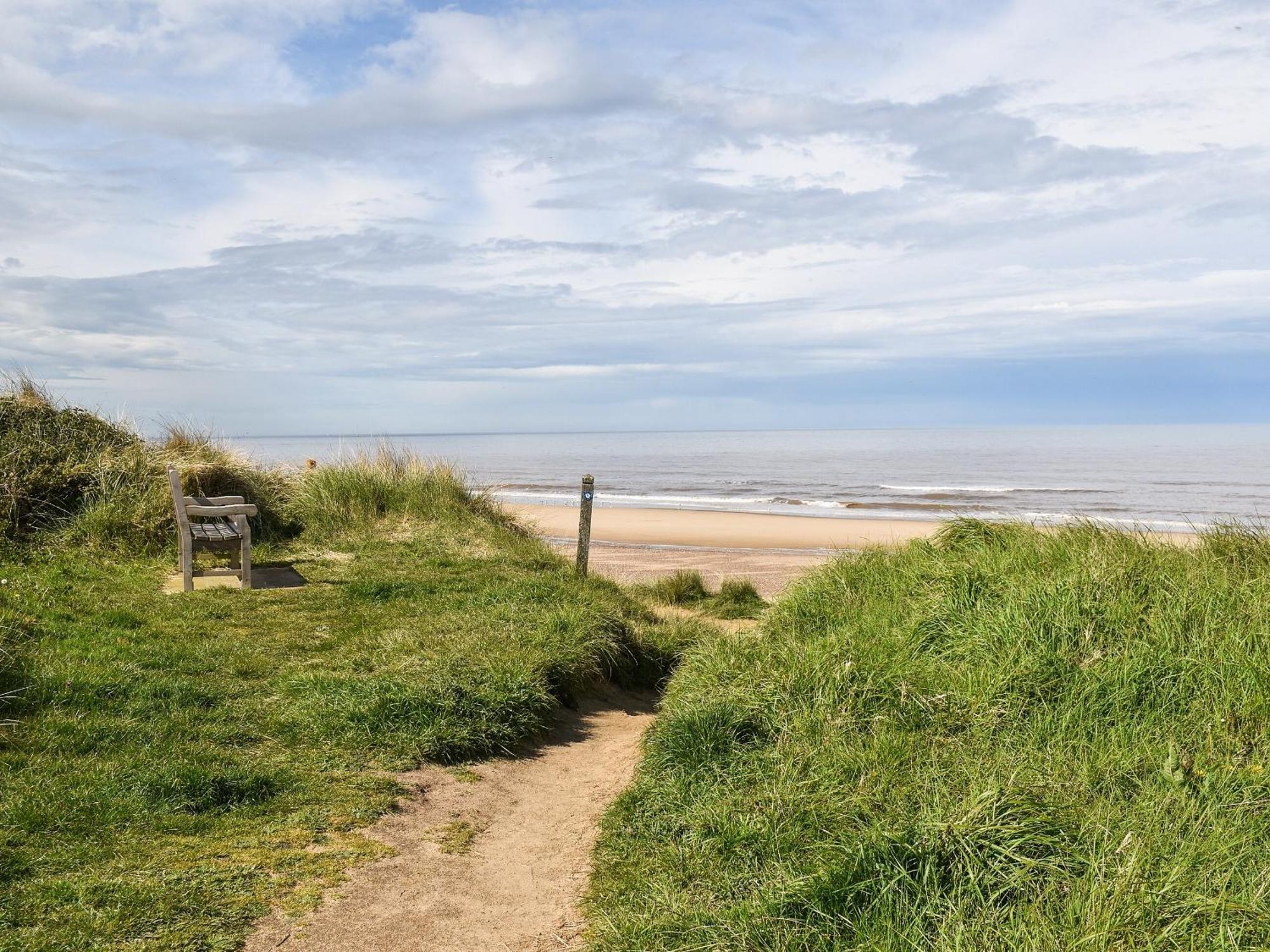 Once Upon A Tide Villa Bacton  Exteriör bild